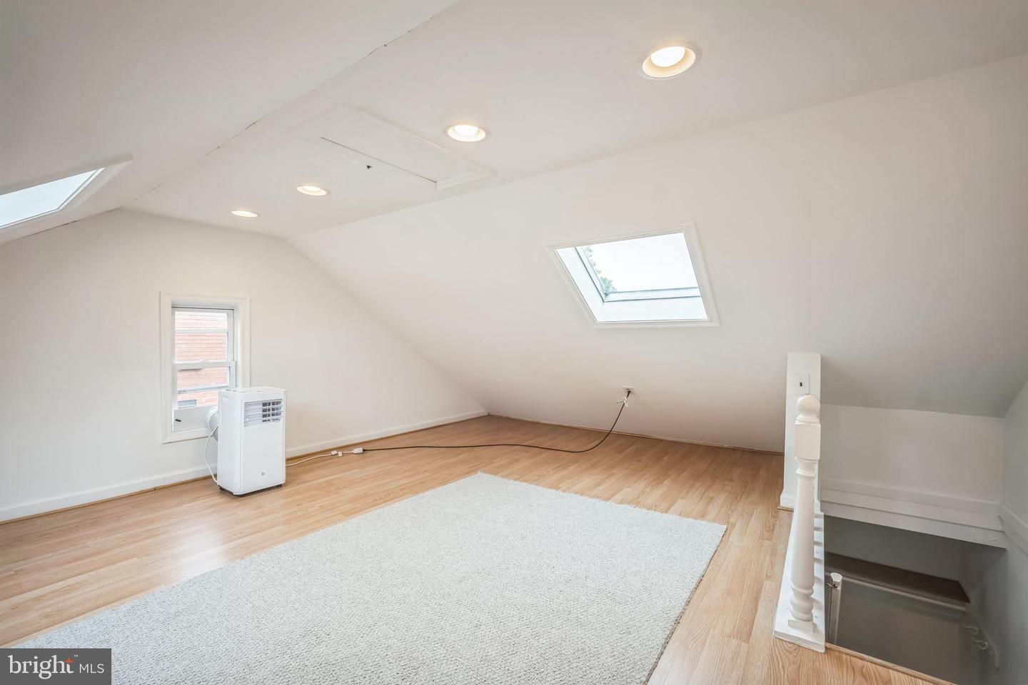 304 S VEITCH ST, ARLINGTON, Virginia 22204, 2 Bedrooms Bedrooms, ,2 BathroomsBathrooms,Residential,For sale,304 S VEITCH ST,VAAR2059578 MLS # VAAR2059578