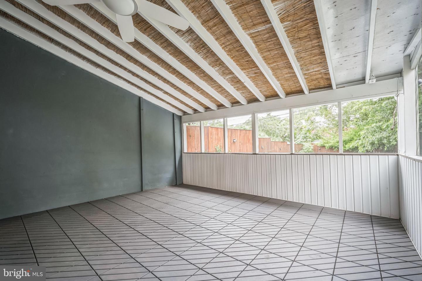 304 S VEITCH ST, ARLINGTON, Virginia 22204, 2 Bedrooms Bedrooms, ,2 BathroomsBathrooms,Residential,For sale,304 S VEITCH ST,VAAR2059578 MLS # VAAR2059578