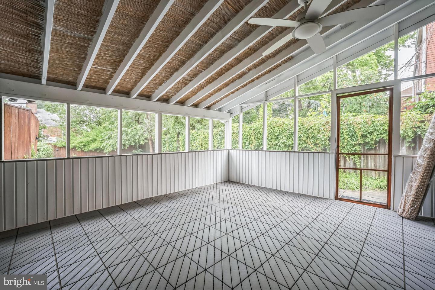 304 S VEITCH ST, ARLINGTON, Virginia 22204, 2 Bedrooms Bedrooms, ,2 BathroomsBathrooms,Residential,For sale,304 S VEITCH ST,VAAR2059578 MLS # VAAR2059578