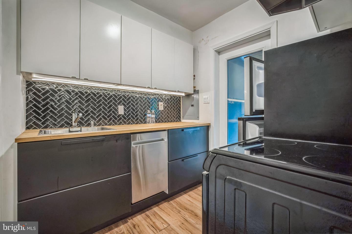 304 S VEITCH ST, ARLINGTON, Virginia 22204, 2 Bedrooms Bedrooms, ,2 BathroomsBathrooms,Residential,For sale,304 S VEITCH ST,VAAR2059578 MLS # VAAR2059578