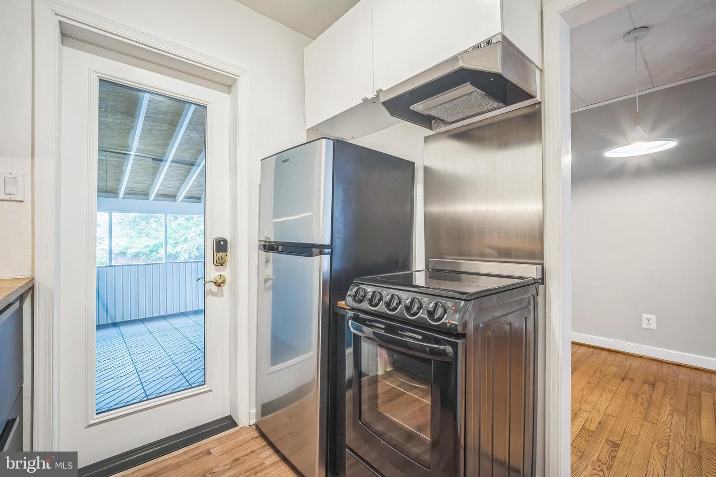 304 S VEITCH ST, ARLINGTON, Virginia 22204, 2 Bedrooms Bedrooms, ,2 BathroomsBathrooms,Residential,For sale,304 S VEITCH ST,VAAR2059578 MLS # VAAR2059578