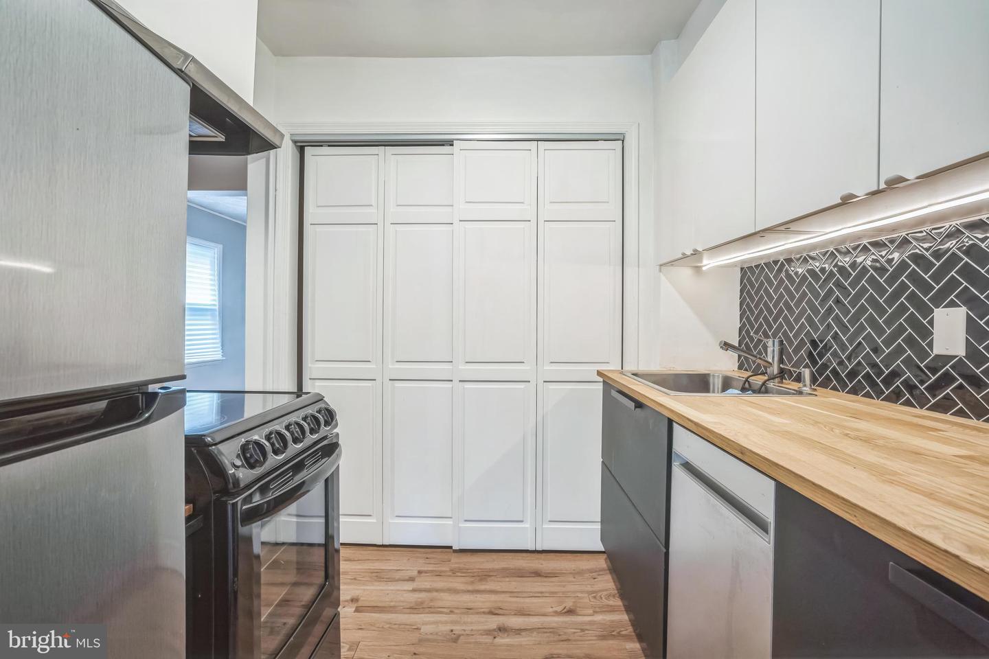 304 S VEITCH ST, ARLINGTON, Virginia 22204, 2 Bedrooms Bedrooms, ,2 BathroomsBathrooms,Residential,For sale,304 S VEITCH ST,VAAR2059578 MLS # VAAR2059578