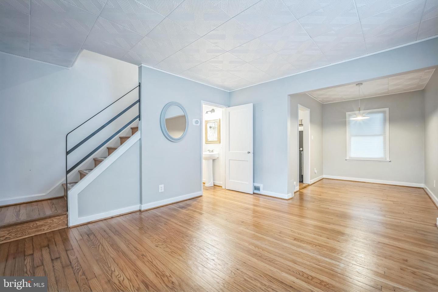 304 S VEITCH ST, ARLINGTON, Virginia 22204, 2 Bedrooms Bedrooms, ,2 BathroomsBathrooms,Residential,For sale,304 S VEITCH ST,VAAR2059578 MLS # VAAR2059578