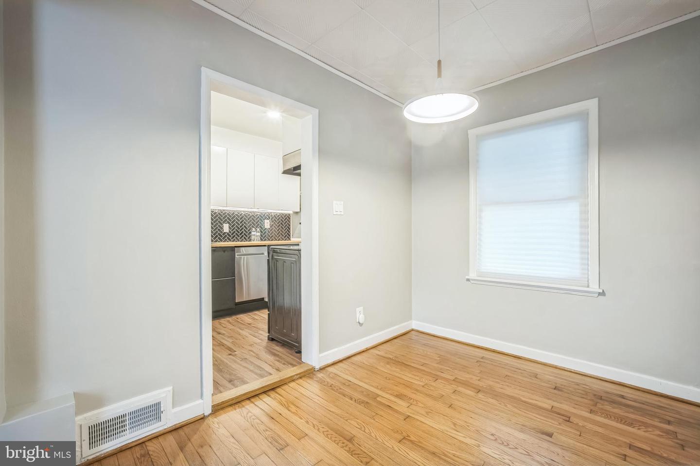 304 S VEITCH ST, ARLINGTON, Virginia 22204, 2 Bedrooms Bedrooms, ,2 BathroomsBathrooms,Residential,For sale,304 S VEITCH ST,VAAR2059578 MLS # VAAR2059578