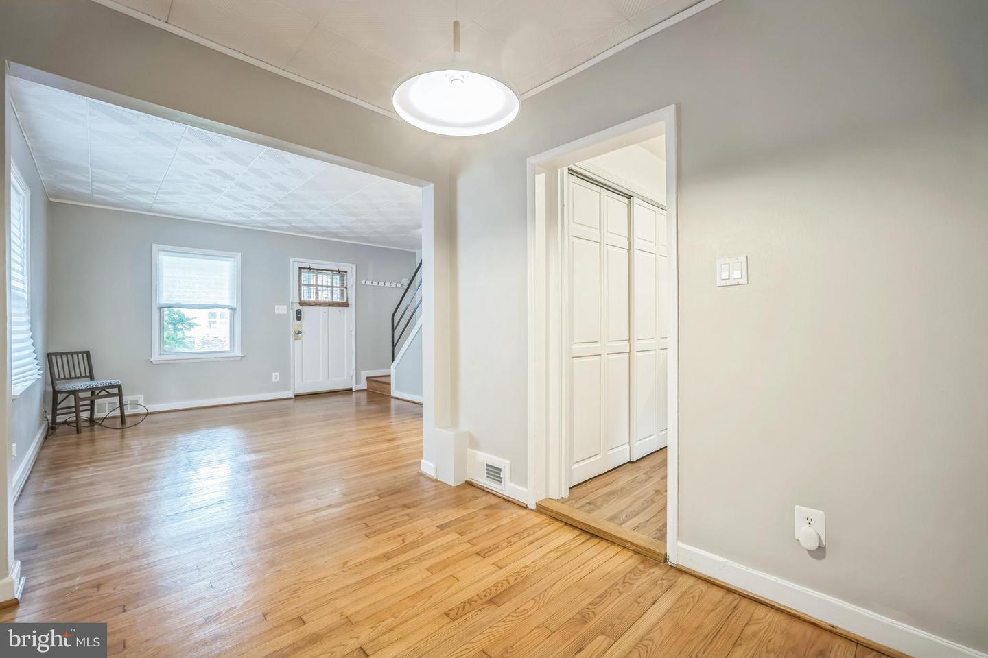 304 S VEITCH ST, ARLINGTON, Virginia 22204, 2 Bedrooms Bedrooms, ,2 BathroomsBathrooms,Residential,For sale,304 S VEITCH ST,VAAR2059578 MLS # VAAR2059578