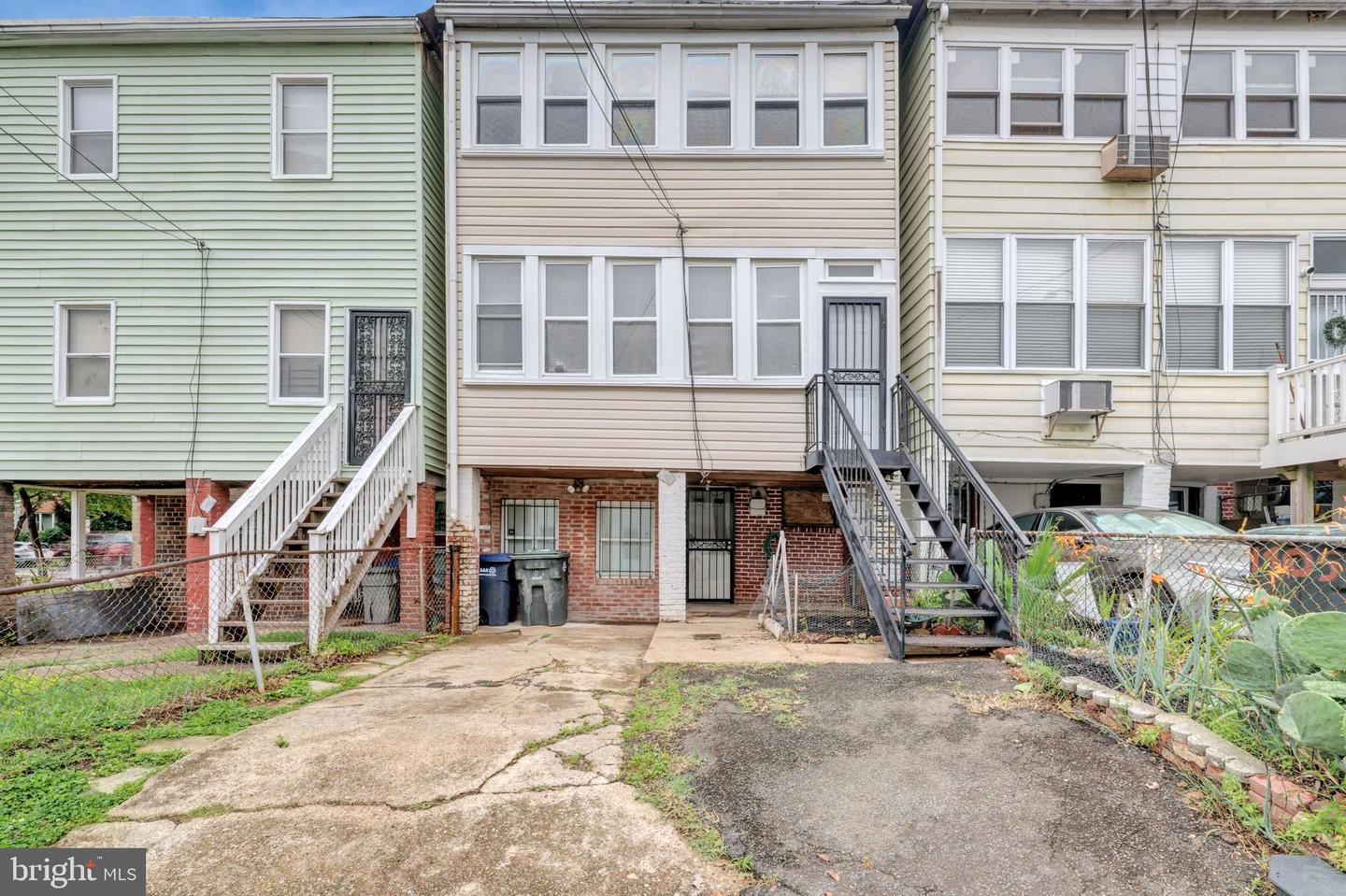 1403 ORREN ST NE, WASHINGTON, District Of Columbia 20002, 3 Bedrooms Bedrooms, ,2 BathroomsBathrooms,Residential,For sale,1403 ORREN ST NE,DCDC2206788 MLS # DCDC2206788