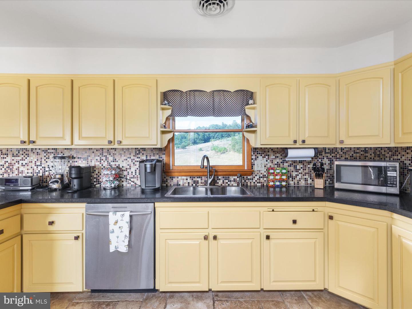 1572 SEVEN FOUNTAINS RD, FORT VALLEY, Virginia 22652, 3 Bedrooms Bedrooms, 5 Rooms Rooms,3 BathroomsBathrooms,Residential,For sale,1572 SEVEN FOUNTAINS RD,VASH2011760 MLS # VASH2011760