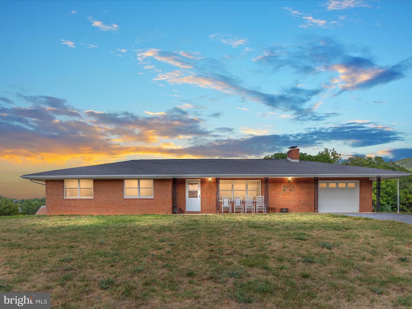 1572 SEVEN FOUNTAINS RD, FORT VALLEY, Virginia 22652, 3 Bedrooms Bedrooms, 5 Rooms Rooms,3 BathroomsBathrooms,Residential,For sale,1572 SEVEN FOUNTAINS RD,VASH2011760 MLS # VASH2011760