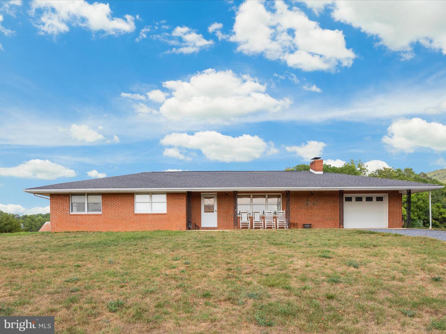 1572 SEVEN FOUNTAINS RD, FORT VALLEY, Virginia 22652, 3 Bedrooms Bedrooms, 5 Rooms Rooms,3 BathroomsBathrooms,Residential,For sale,1572 SEVEN FOUNTAINS RD,VASH2011760 MLS # VASH2011760