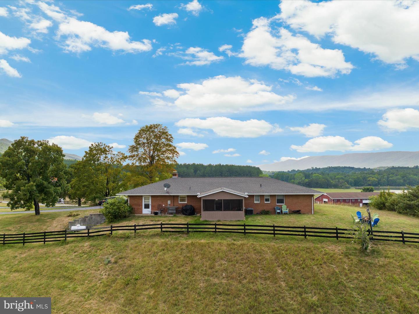 1572 SEVEN FOUNTAINS RD, FORT VALLEY, Virginia 22652, 3 Bedrooms Bedrooms, 5 Rooms Rooms,3 BathroomsBathrooms,Residential,For sale,1572 SEVEN FOUNTAINS RD,VASH2011760 MLS # VASH2011760