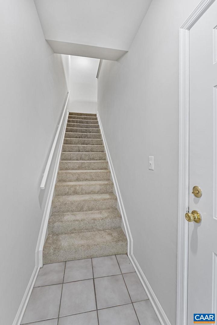 945 DORCHESTER PL #306, CHARLOTTESVILLE, Virginia 22911, 1 Bedroom Bedrooms, ,1 BathroomBathrooms,Residential,For sale,945 DORCHESTER PL #306,665944 MLS # 665944
