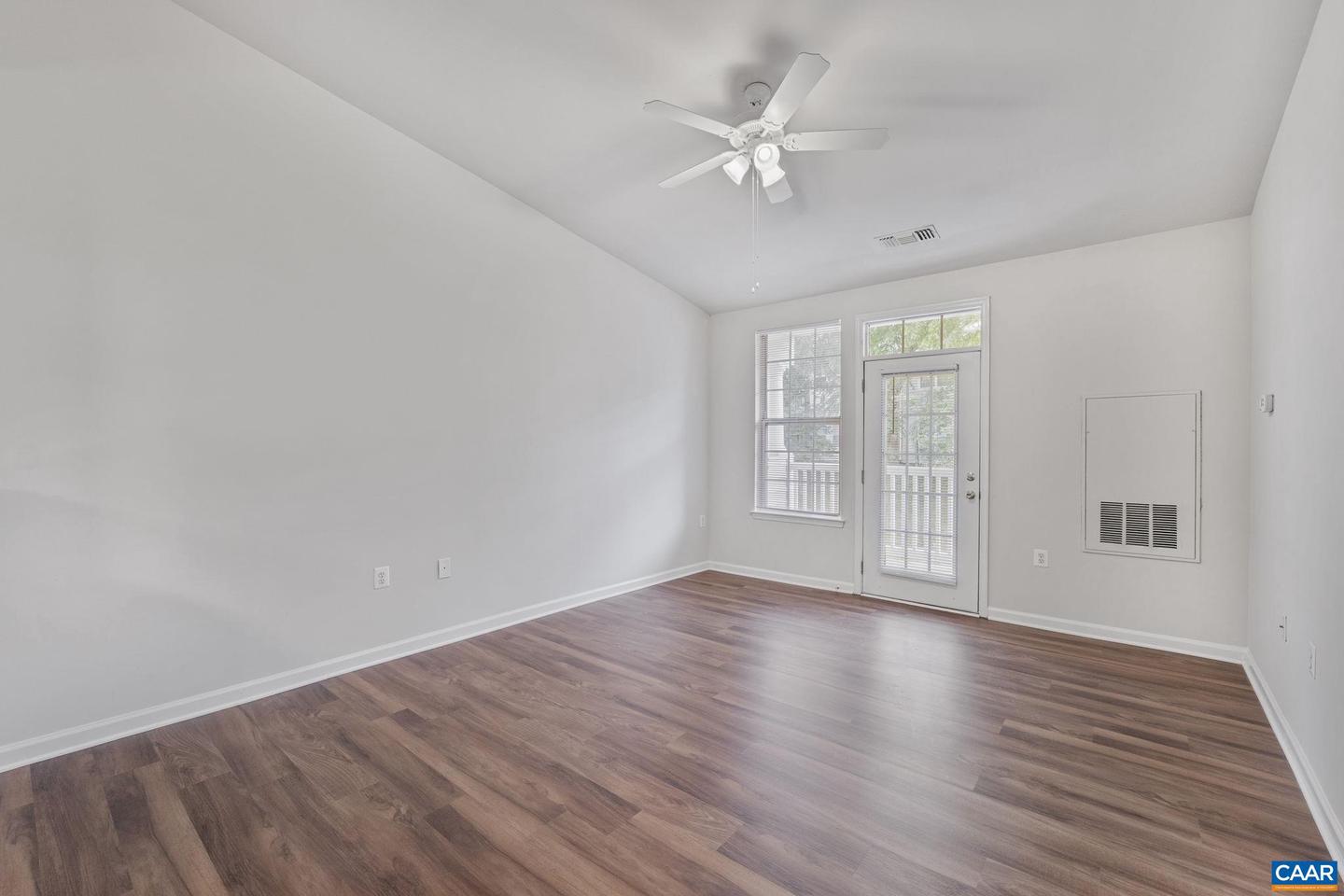 945 DORCHESTER PL #306, CHARLOTTESVILLE, Virginia 22911, 1 Bedroom Bedrooms, ,1 BathroomBathrooms,Residential,For sale,945 DORCHESTER PL #306,665944 MLS # 665944