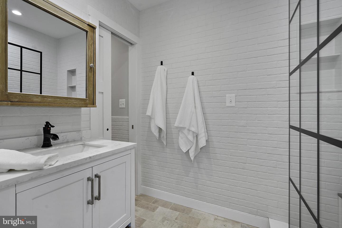 39913 THOMAS MILL RD, LEESBURG, Virginia 20175, 2 Bedrooms Bedrooms, ,3 BathroomsBathrooms,Residential,For sale,39913 THOMAS MILL RD,VALO2086306 MLS # VALO2086306