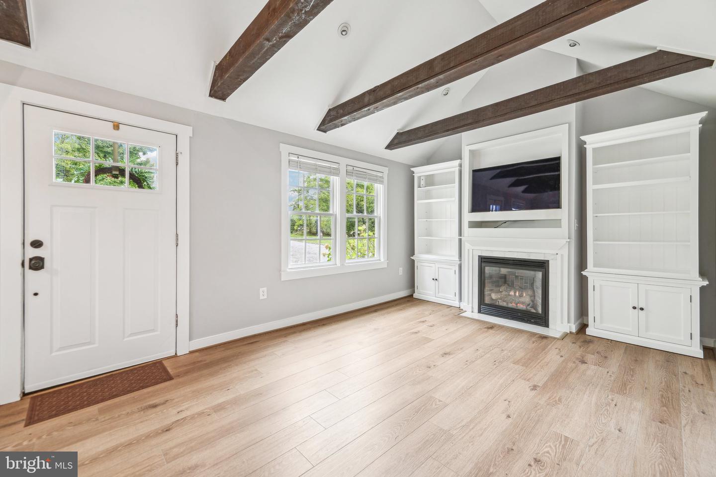 39913 THOMAS MILL RD, LEESBURG, Virginia 20175, 2 Bedrooms Bedrooms, ,3 BathroomsBathrooms,Residential,For sale,39913 THOMAS MILL RD,VALO2086306 MLS # VALO2086306