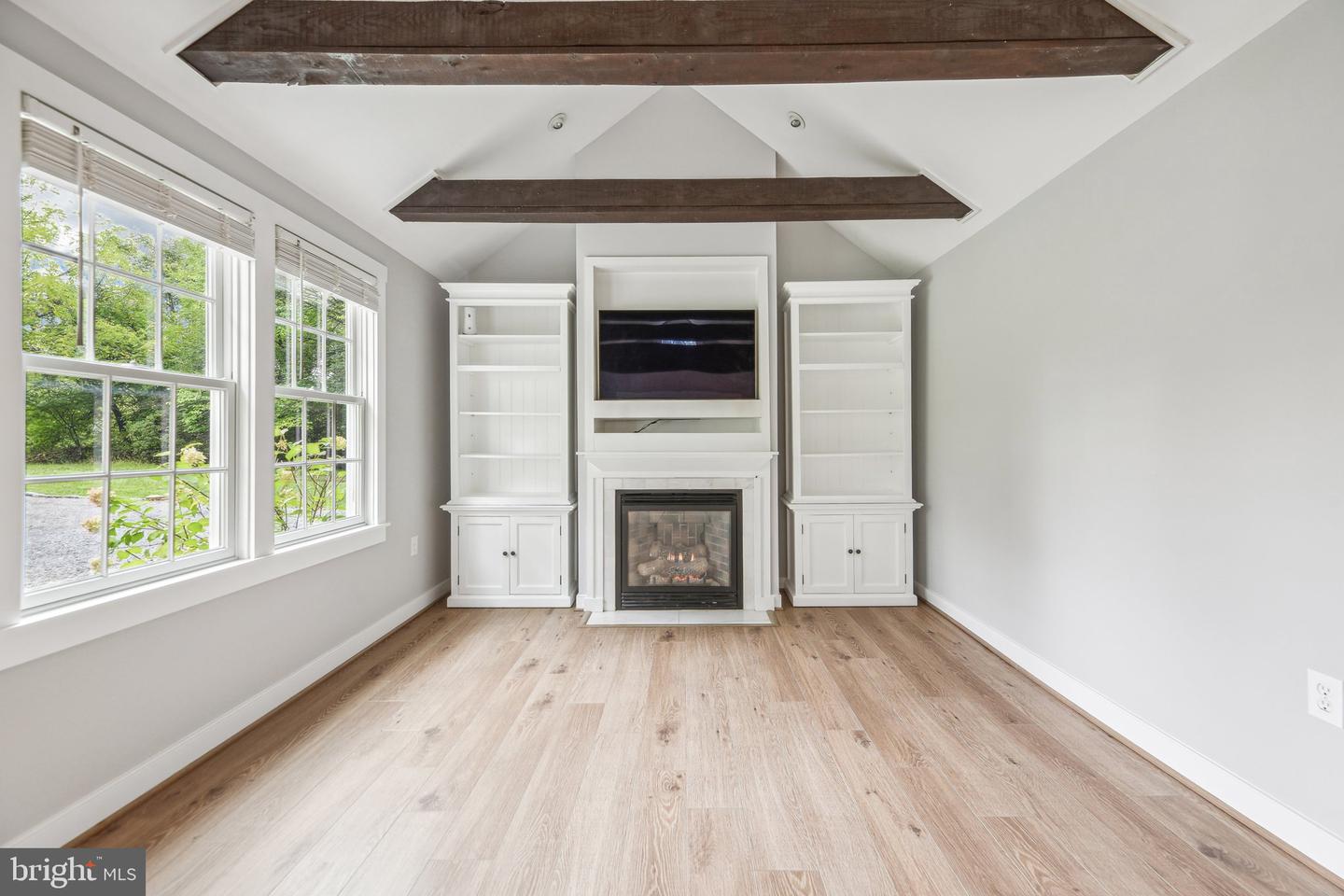 39913 THOMAS MILL RD, LEESBURG, Virginia 20175, 2 Bedrooms Bedrooms, ,3 BathroomsBathrooms,Residential,For sale,39913 THOMAS MILL RD,VALO2086306 MLS # VALO2086306