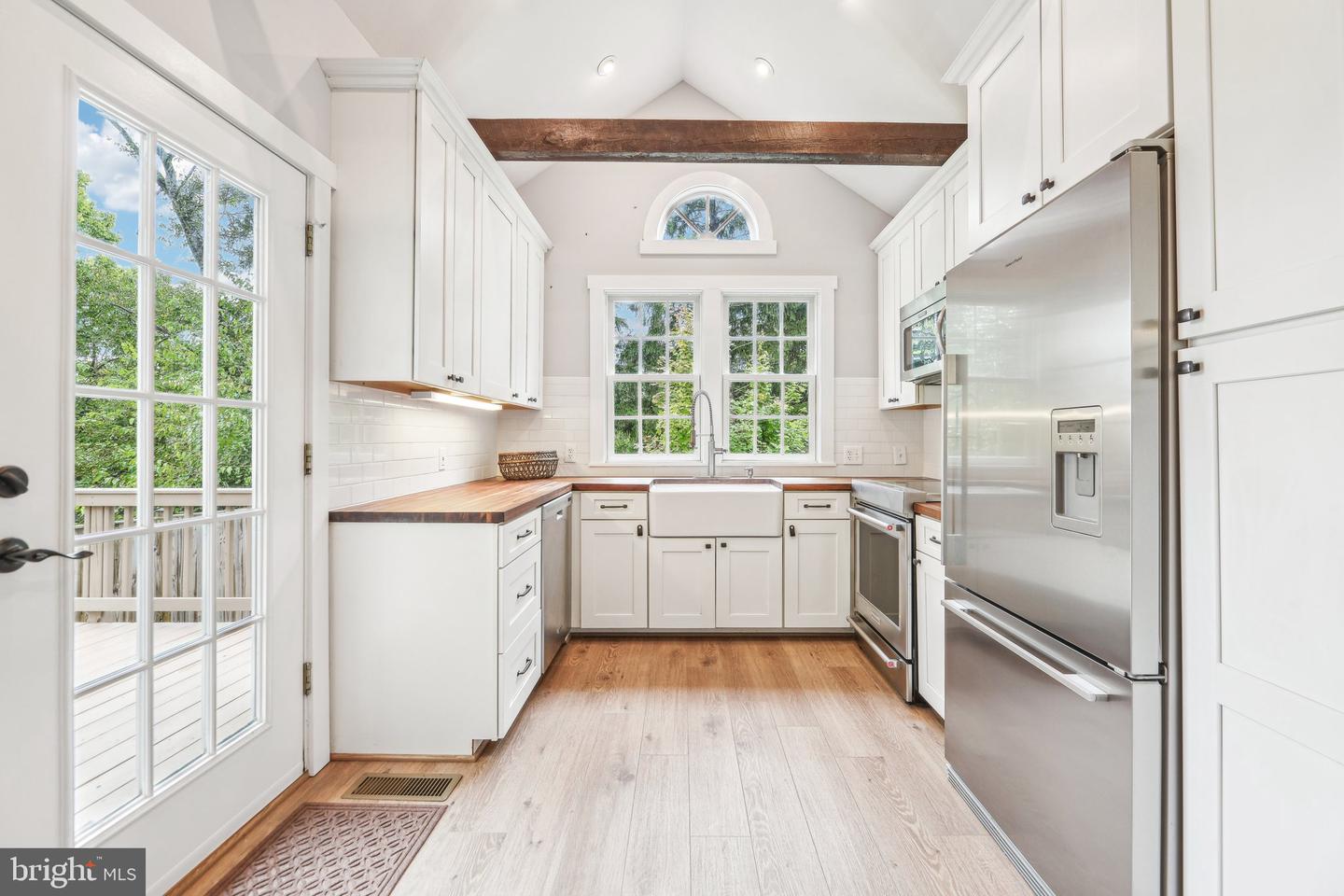 39913 THOMAS MILL RD, LEESBURG, Virginia 20175, 2 Bedrooms Bedrooms, ,3 BathroomsBathrooms,Residential,For sale,39913 THOMAS MILL RD,VALO2086306 MLS # VALO2086306