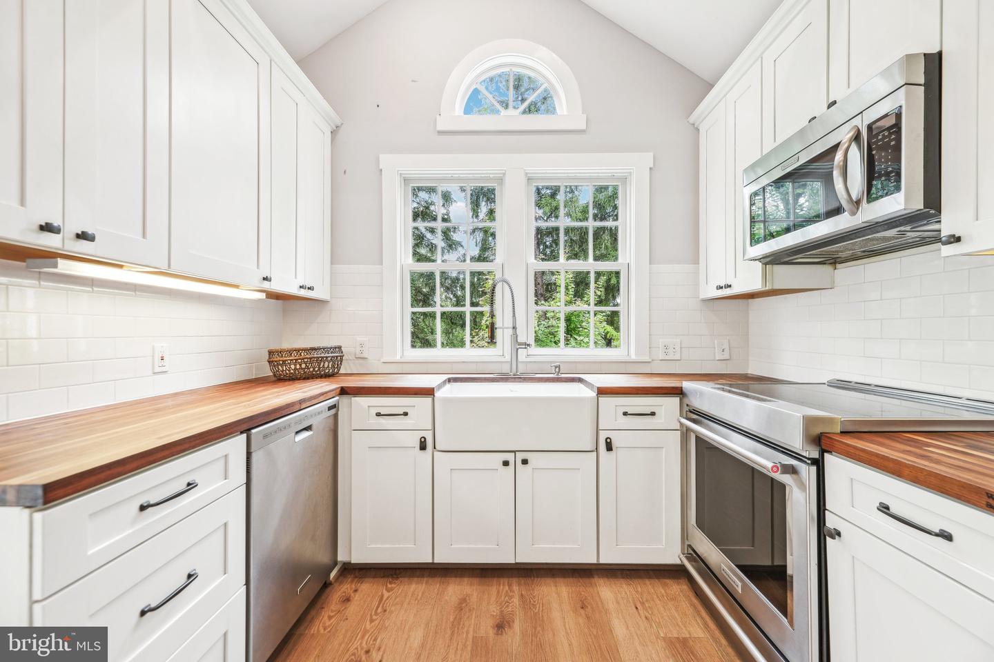 39913 THOMAS MILL RD, LEESBURG, Virginia 20175, 2 Bedrooms Bedrooms, ,3 BathroomsBathrooms,Residential,For sale,39913 THOMAS MILL RD,VALO2086306 MLS # VALO2086306