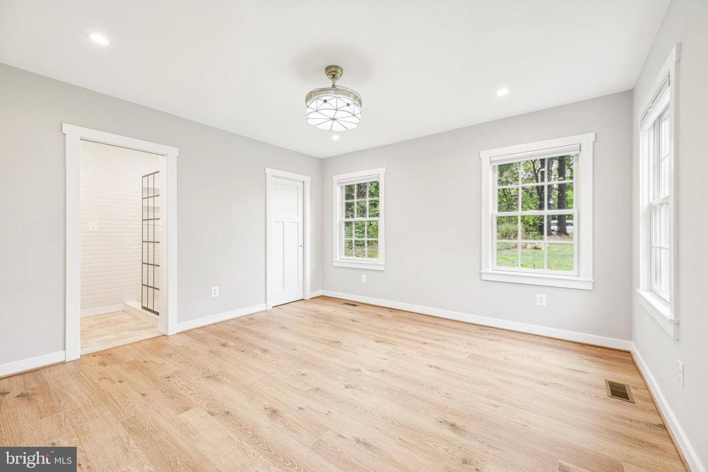 39913 THOMAS MILL RD, LEESBURG, Virginia 20175, 2 Bedrooms Bedrooms, ,3 BathroomsBathrooms,Residential,For sale,39913 THOMAS MILL RD,VALO2086306 MLS # VALO2086306