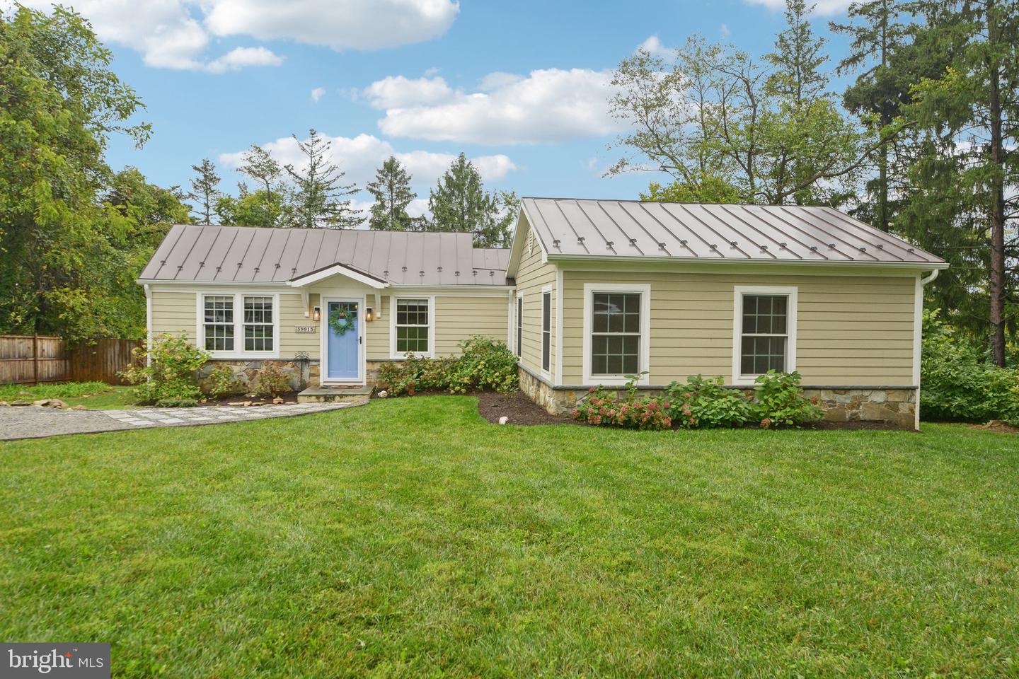 39913 THOMAS MILL RD, LEESBURG, Virginia 20175, 2 Bedrooms Bedrooms, ,3 BathroomsBathrooms,Residential,For sale,39913 THOMAS MILL RD,VALO2086306 MLS # VALO2086306