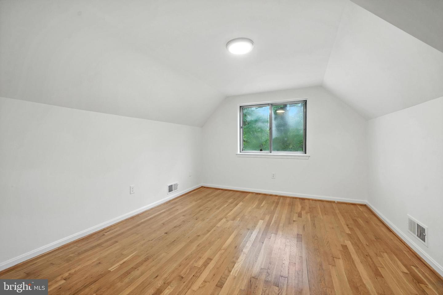 6910 BARNACK DR, SPRINGFIELD, Virginia 22152, 5 Bedrooms Bedrooms, ,3 BathroomsBathrooms,Residential,For sale,6910 BARNACK DR,VAFX2223144 MLS # VAFX2223144