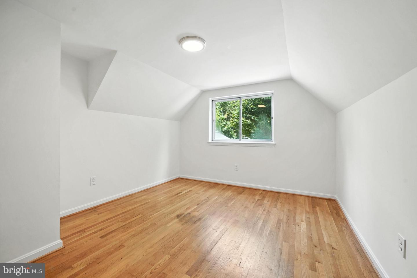 6910 BARNACK DR, SPRINGFIELD, Virginia 22152, 5 Bedrooms Bedrooms, ,3 BathroomsBathrooms,Residential,For sale,6910 BARNACK DR,VAFX2223144 MLS # VAFX2223144