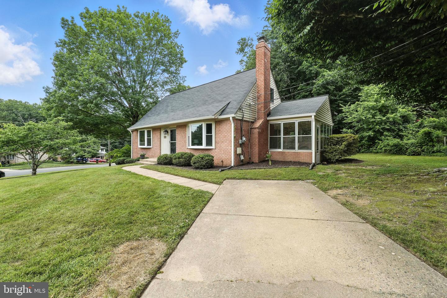 6910 BARNACK DR, SPRINGFIELD, Virginia 22152, 5 Bedrooms Bedrooms, ,3 BathroomsBathrooms,Residential,For sale,6910 BARNACK DR,VAFX2223144 MLS # VAFX2223144