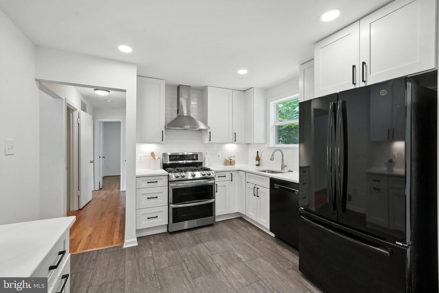 6910 BARNACK DR, SPRINGFIELD, Virginia 22152, 5 Bedrooms Bedrooms, ,3 BathroomsBathrooms,Residential,For sale,6910 BARNACK DR,VAFX2223144 MLS # VAFX2223144