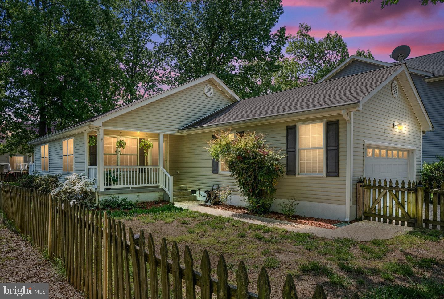 18 2ND ST, COLONIAL BEACH, Virginia 22443, 4 Bedrooms Bedrooms, ,2 BathroomsBathrooms,Residential,For sale,18 2ND ST,VAWE2008636 MLS # VAWE2008636
