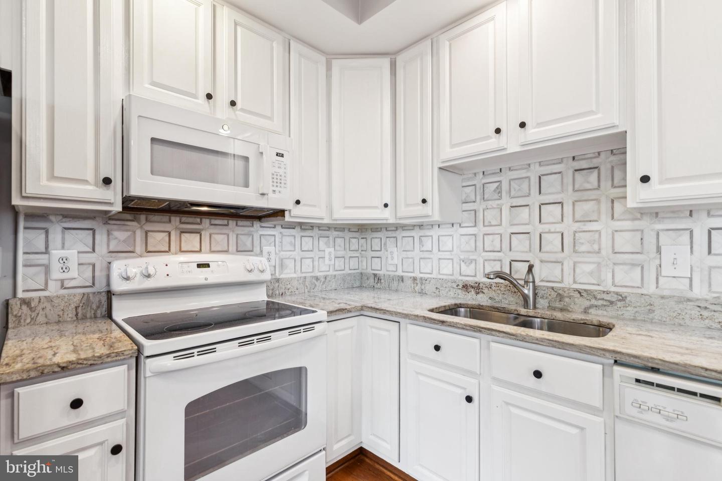 7702 OUSLEY PL, ALEXANDRIA, Virginia 22315, 3 Bedrooms Bedrooms, ,3 BathroomsBathrooms,Residential,For sale,7702 OUSLEY PL,VAFX2240002 MLS # VAFX2240002