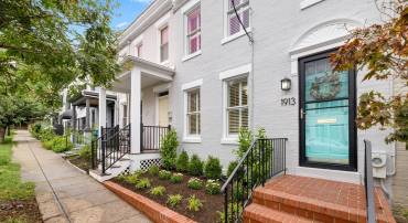 1913 35TH PL NW, WASHINGTON, District Of Columbia 20007, 3 Bedrooms Bedrooms, ,2 BathroomsBathrooms,Residential,For sale,1913 35TH PL NW,DCDC2201794 MLS # DCDC2201794