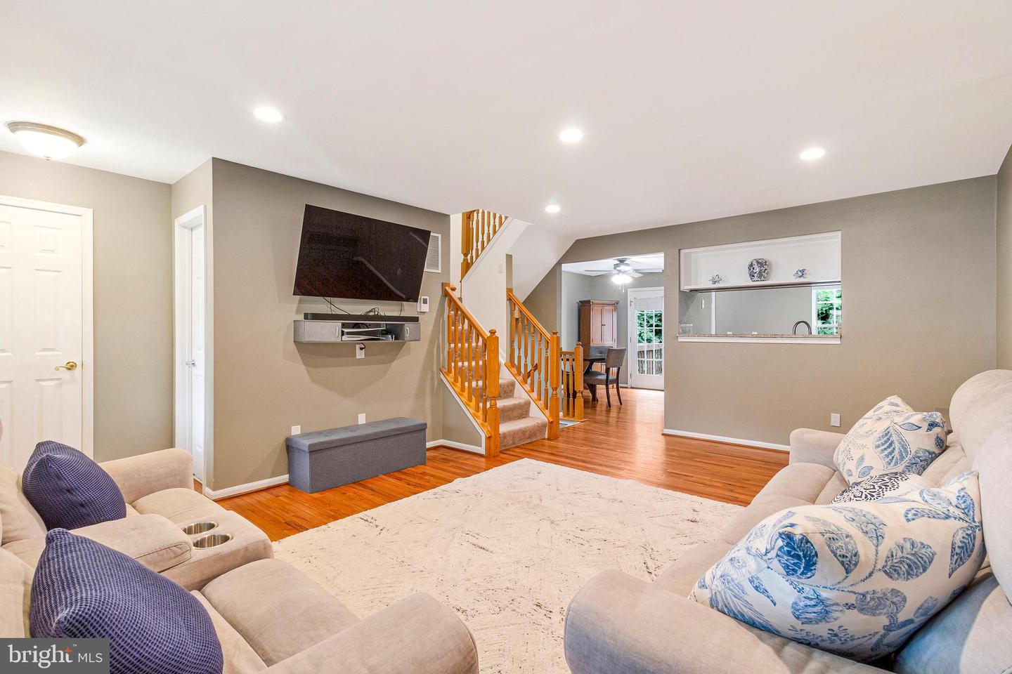 6558 KELSEY POINT CIR, ALEXANDRIA, Virginia 22315, 3 Bedrooms Bedrooms, ,3 BathroomsBathrooms,Residential,For sale,6558 KELSEY POINT CIR,VAFX2244042 MLS # VAFX2244042