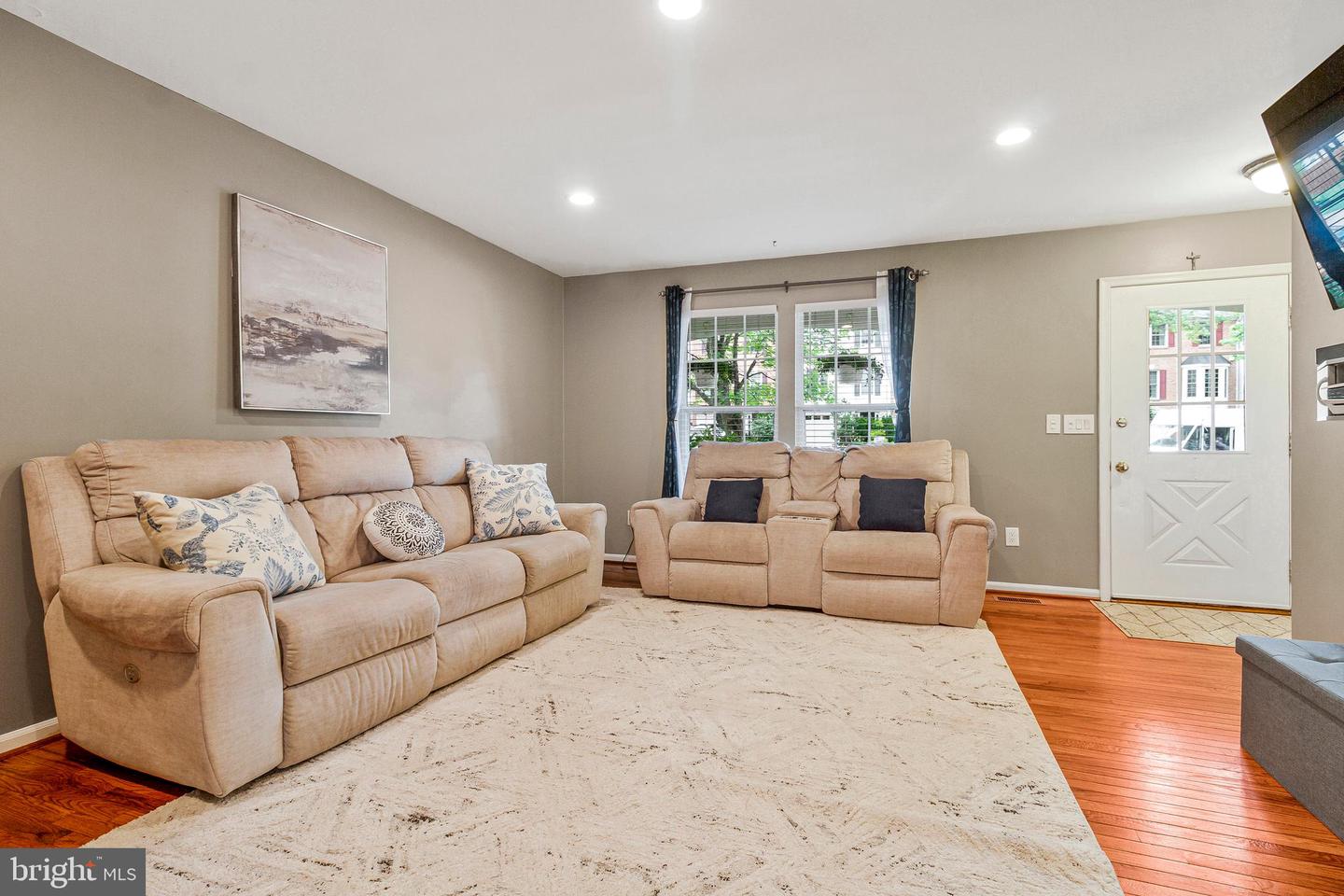 6558 KELSEY POINT CIR, ALEXANDRIA, Virginia 22315, 3 Bedrooms Bedrooms, ,3 BathroomsBathrooms,Residential,For sale,6558 KELSEY POINT CIR,VAFX2244042 MLS # VAFX2244042