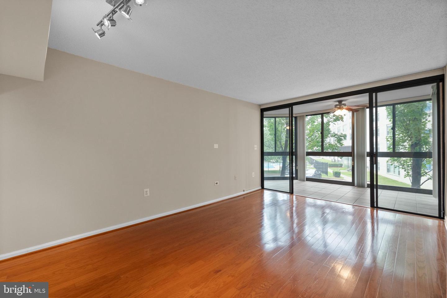1001 RANDOLPH ST N #221, ARLINGTON, Virginia 22201, 1 Bedroom Bedrooms, ,1 BathroomBathrooms,Residential,For sale,1001 RANDOLPH ST N #221,VAAR2058658 MLS # VAAR2058658