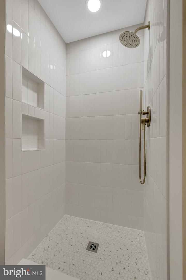 2931 VILLAGE SPRING LN, VIENNA, Virginia 22181, 3 Bedrooms Bedrooms, ,3 BathroomsBathrooms,Residential,For sale,2931 VILLAGE SPRING LN,VAFX2245264 MLS # VAFX2245264