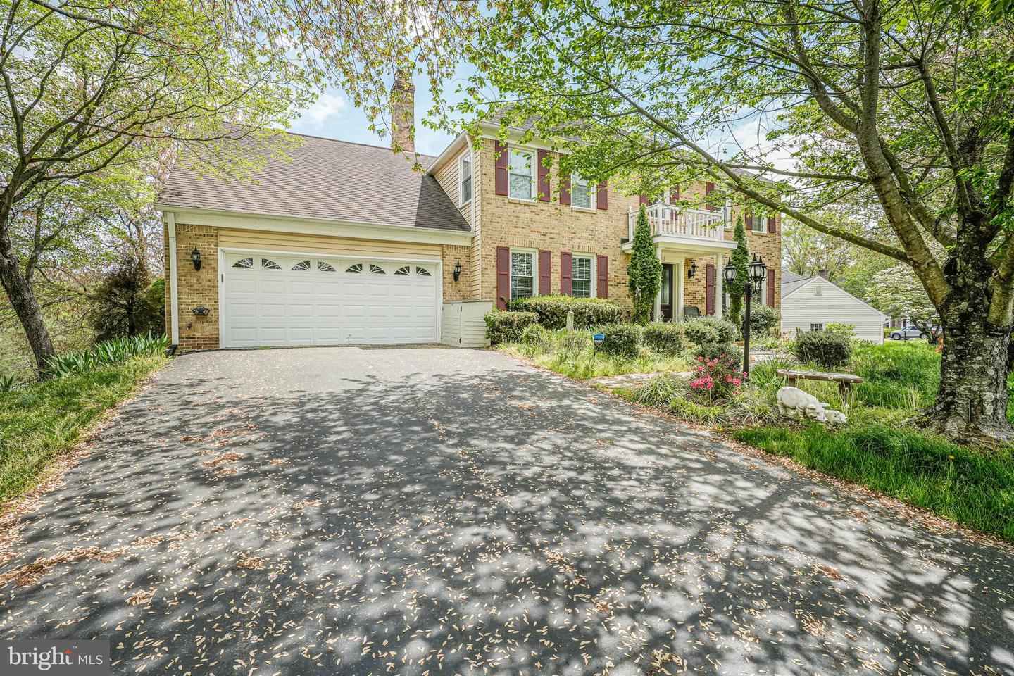 9913 ROSEWOOD HILL CIR, VIENNA, Virginia 22182, 5 Bedrooms Bedrooms, ,4 BathroomsBathrooms,Residential,For sale,9913 ROSEWOOD HILL CIR,VAFX2245376 MLS # VAFX2245376