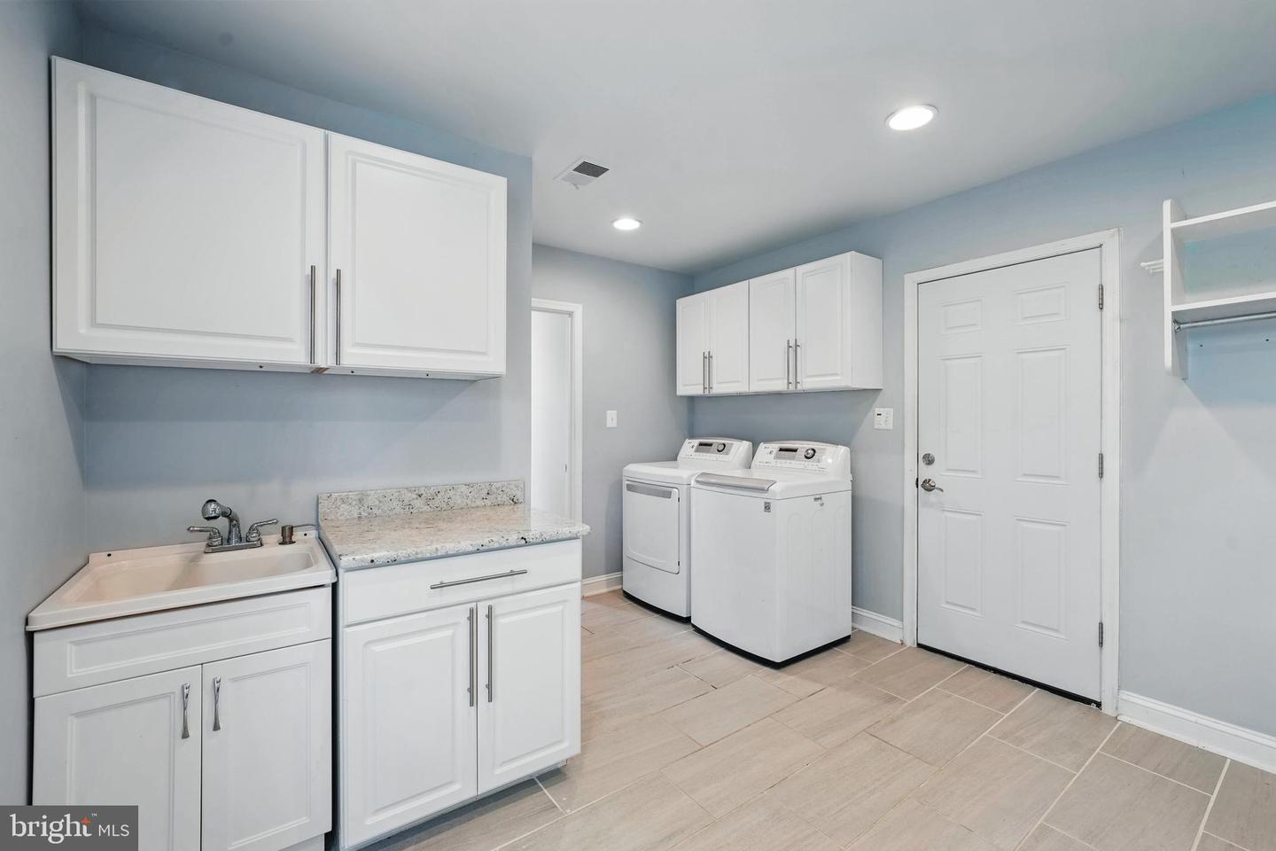 9913 ROSEWOOD HILL CIR, VIENNA, Virginia 22182, 5 Bedrooms Bedrooms, ,4 BathroomsBathrooms,Residential,For sale,9913 ROSEWOOD HILL CIR,VAFX2245376 MLS # VAFX2245376