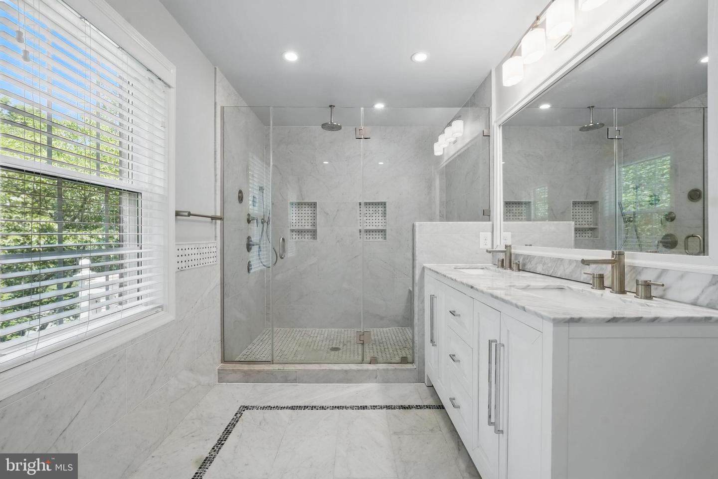 9913 ROSEWOOD HILL CIR, VIENNA, Virginia 22182, 5 Bedrooms Bedrooms, ,4 BathroomsBathrooms,Residential,For sale,9913 ROSEWOOD HILL CIR,VAFX2245376 MLS # VAFX2245376