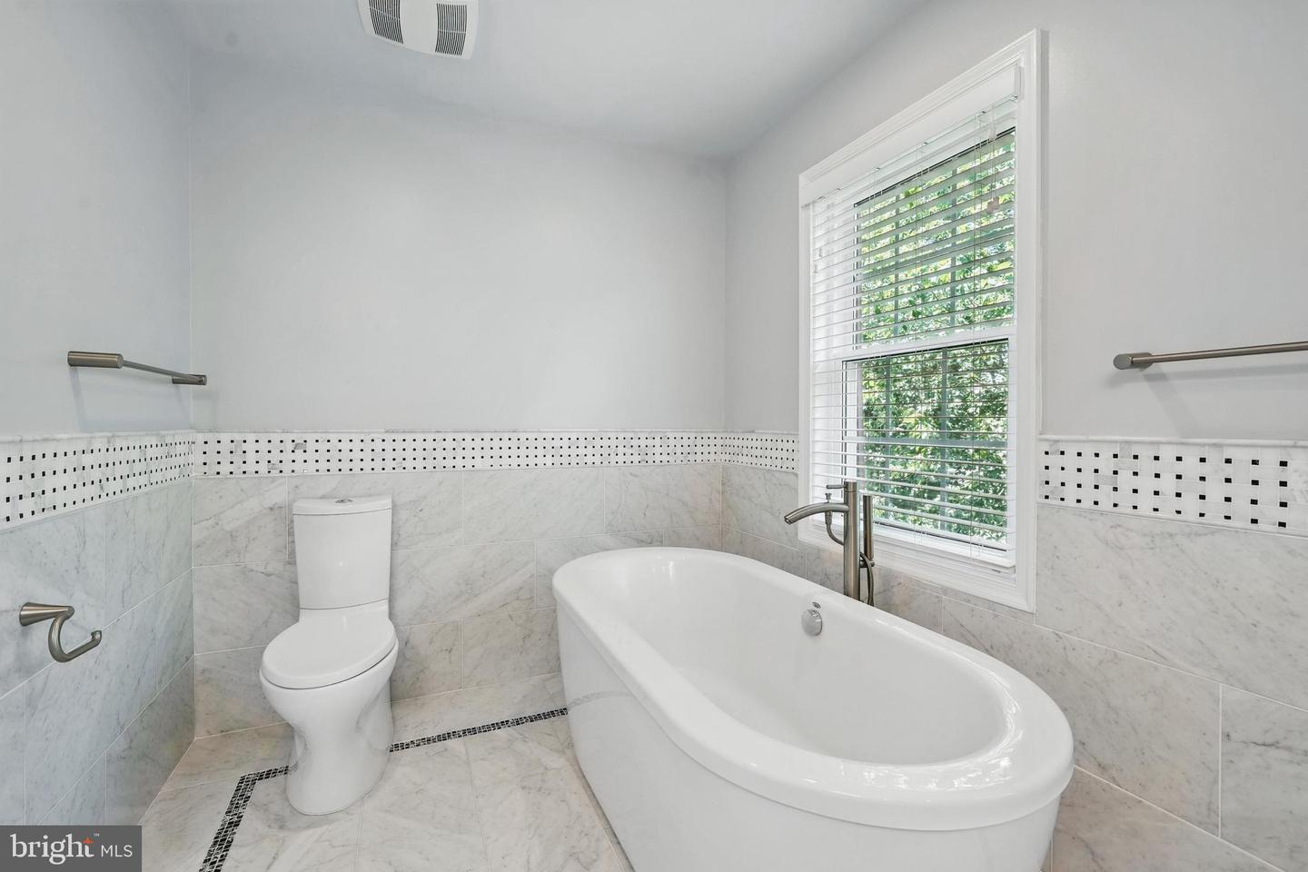 9913 ROSEWOOD HILL CIR, VIENNA, Virginia 22182, 5 Bedrooms Bedrooms, ,4 BathroomsBathrooms,Residential,For sale,9913 ROSEWOOD HILL CIR,VAFX2245376 MLS # VAFX2245376