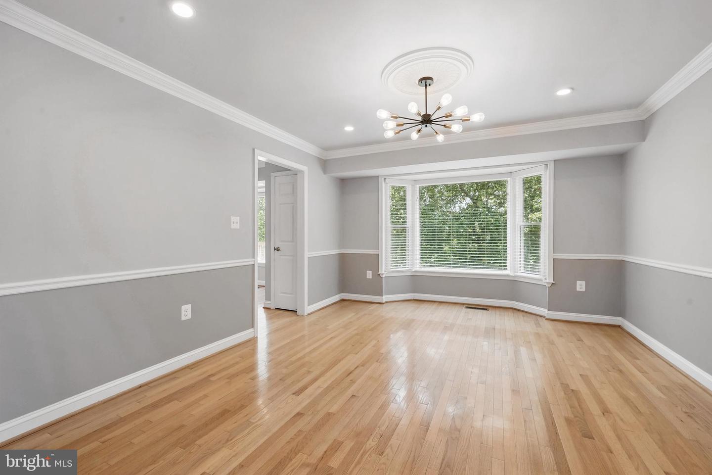 9913 ROSEWOOD HILL CIR, VIENNA, Virginia 22182, 5 Bedrooms Bedrooms, ,4 BathroomsBathrooms,Residential,For sale,9913 ROSEWOOD HILL CIR,VAFX2245376 MLS # VAFX2245376