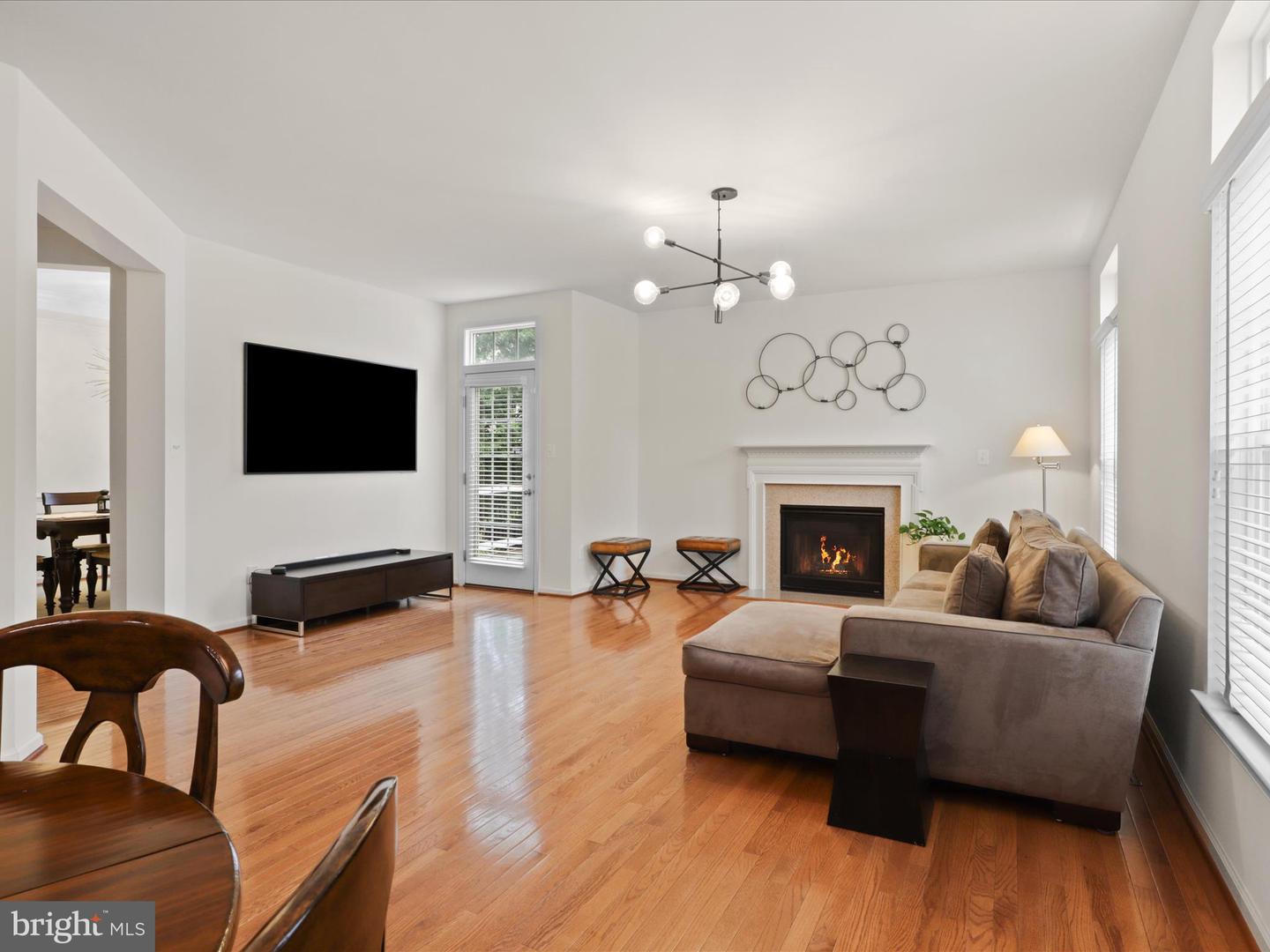 3903 BEEKER MILL PL, CHANTILLY, Virginia 20151, 4 Bedrooms Bedrooms, ,3 BathroomsBathrooms,Residential,For sale,3903 BEEKER MILL PL,VAFX2245598 MLS # VAFX2245598