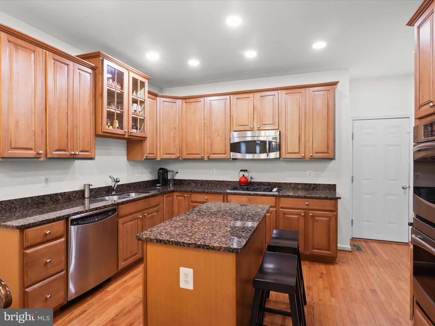 3903 BEEKER MILL PL, CHANTILLY, Virginia 20151, 4 Bedrooms Bedrooms, ,3 BathroomsBathrooms,Residential,For sale,3903 BEEKER MILL PL,VAFX2245598 MLS # VAFX2245598