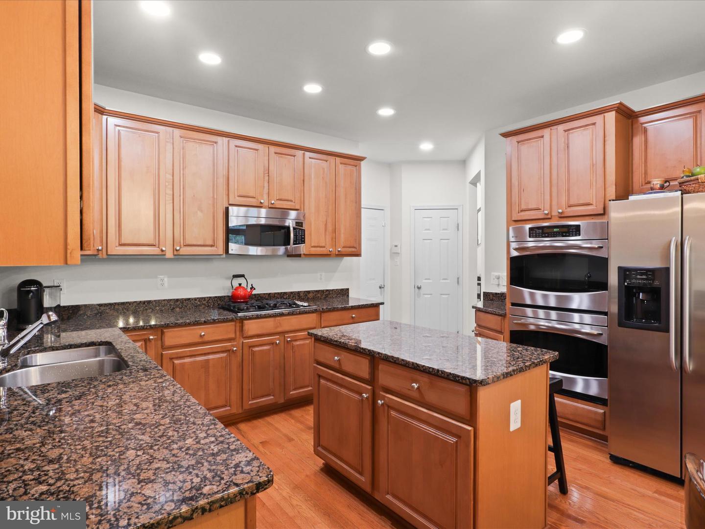 3903 BEEKER MILL PL, CHANTILLY, Virginia 20151, 4 Bedrooms Bedrooms, ,3 BathroomsBathrooms,Residential,For sale,3903 BEEKER MILL PL,VAFX2245598 MLS # VAFX2245598
