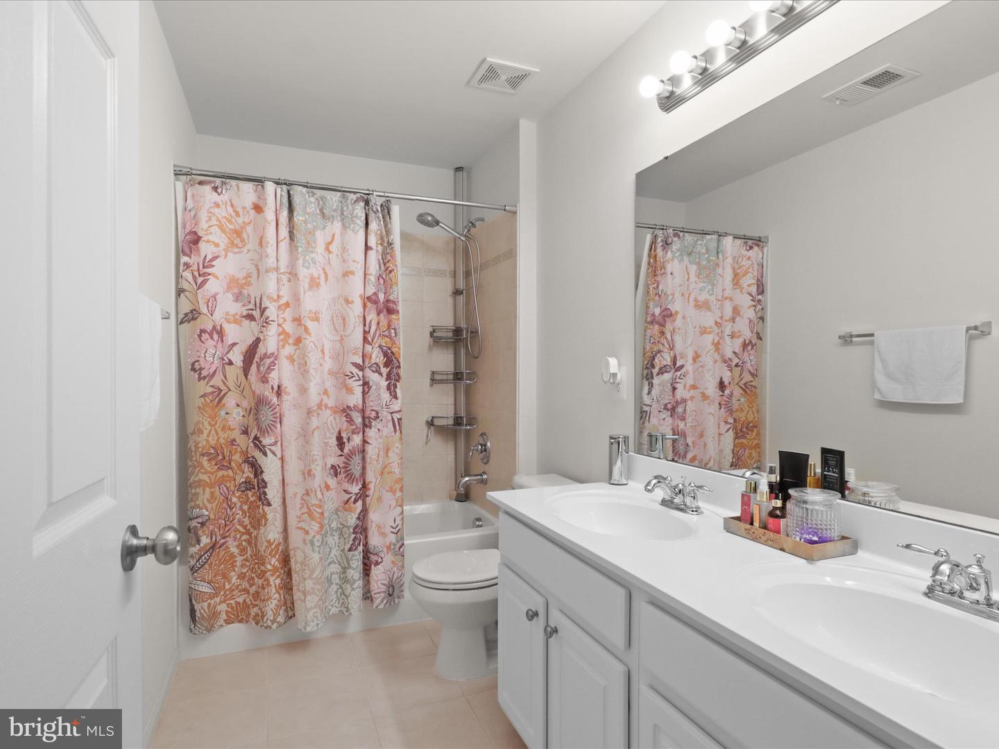 3903 BEEKER MILL PL, CHANTILLY, Virginia 20151, 4 Bedrooms Bedrooms, ,3 BathroomsBathrooms,Residential,For sale,3903 BEEKER MILL PL,VAFX2245598 MLS # VAFX2245598
