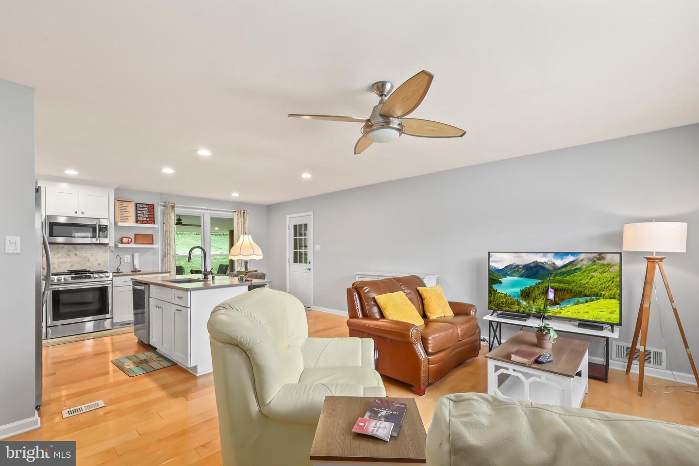 6109 LEEWOOD DR, ALEXANDRIA, Virginia 22310, 3 Bedrooms Bedrooms, ,2 BathroomsBathrooms,Residential,For sale,6109 LEEWOOD DR,VAFX2245844 MLS # VAFX2245844