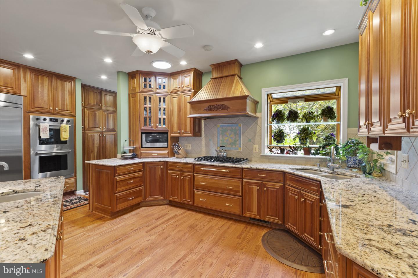 13893 WALNEY PARK DR, CHANTILLY, Virginia 20151, 4 Bedrooms Bedrooms, ,4 BathroomsBathrooms,Residential,For sale,13893 WALNEY PARK DR,VAFX2245858 MLS # VAFX2245858