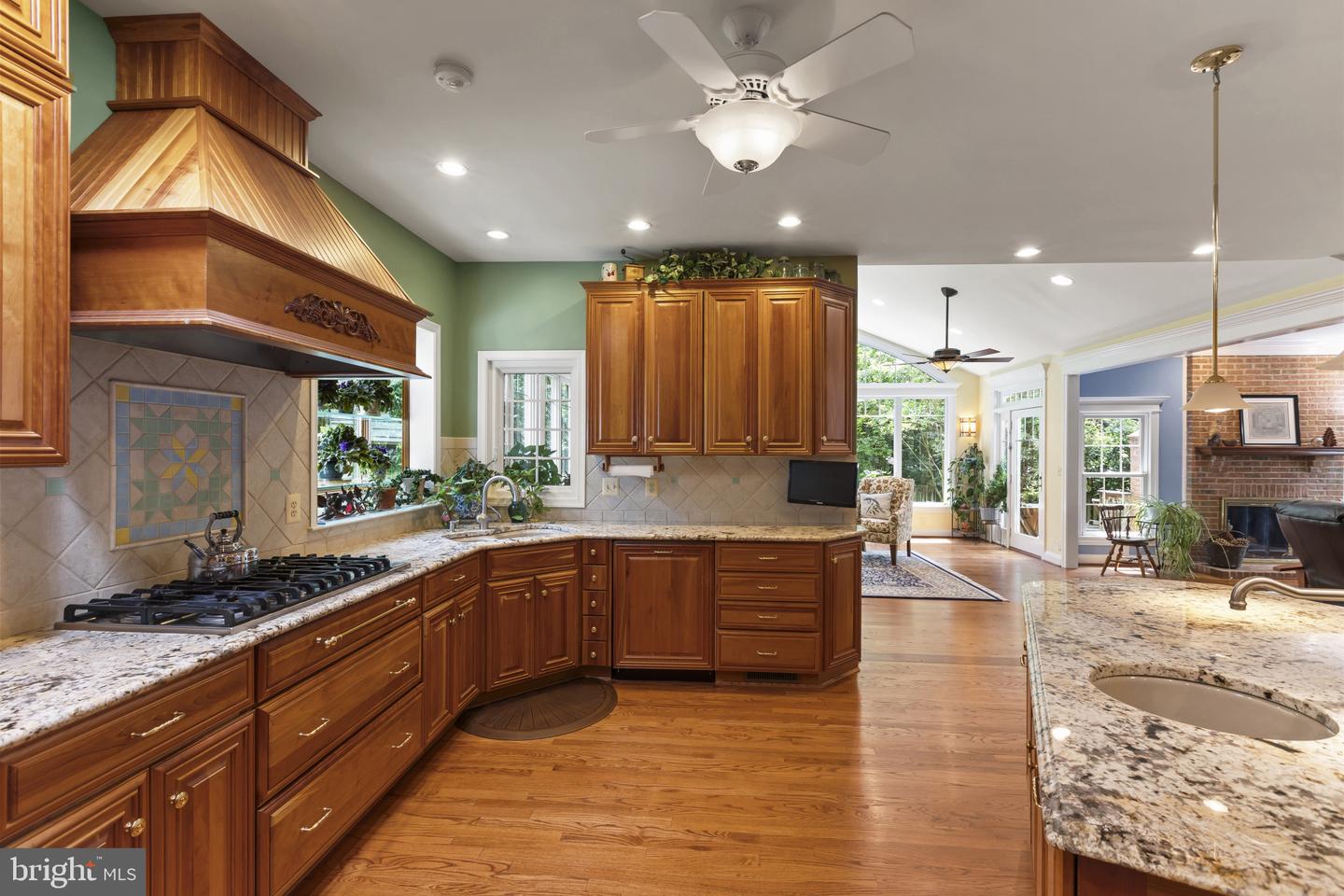13893 WALNEY PARK DR, CHANTILLY, Virginia 20151, 4 Bedrooms Bedrooms, ,4 BathroomsBathrooms,Residential,For sale,13893 WALNEY PARK DR,VAFX2245858 MLS # VAFX2245858