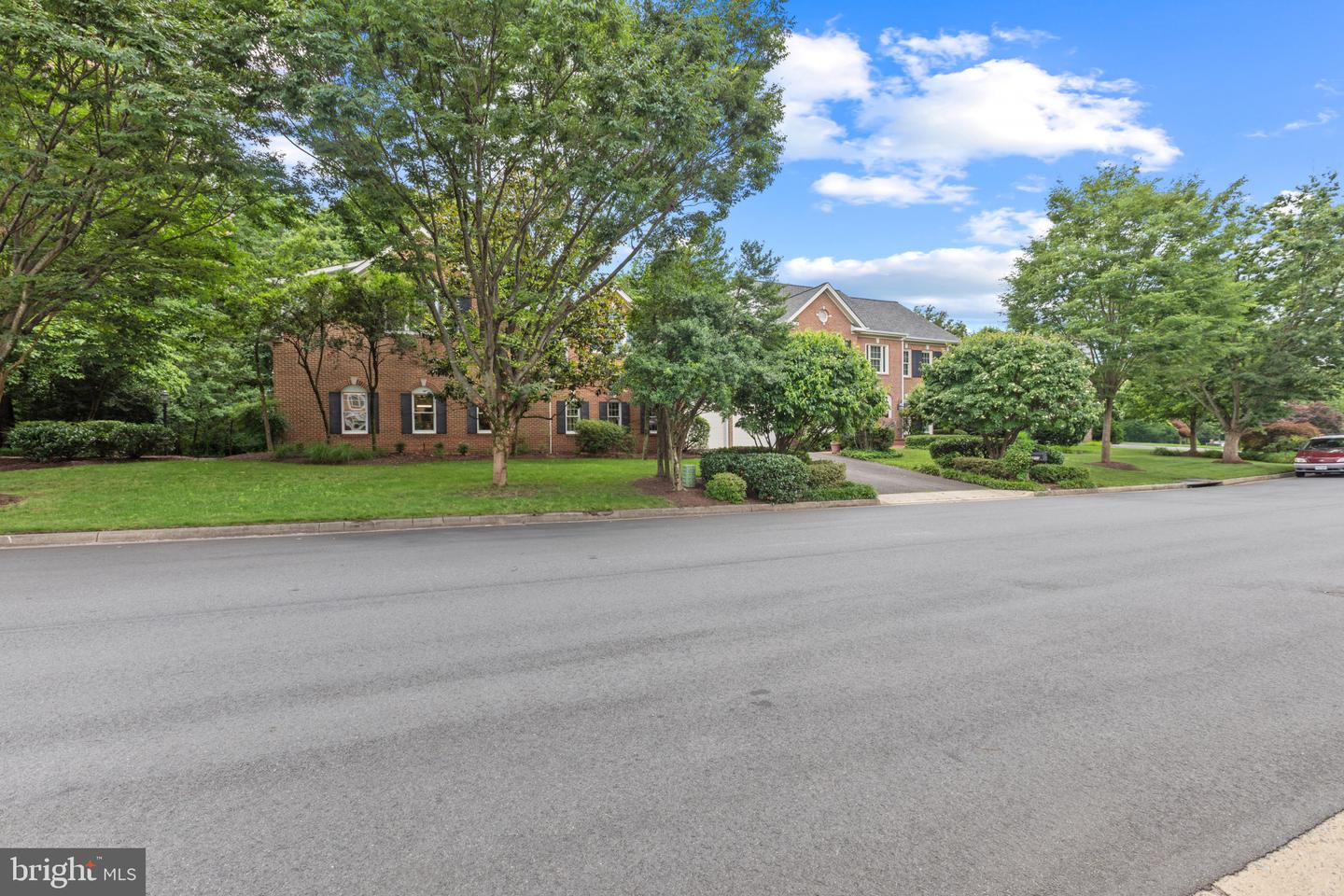 13893 WALNEY PARK DR, CHANTILLY, Virginia 20151, 4 Bedrooms Bedrooms, ,4 BathroomsBathrooms,Residential,For sale,13893 WALNEY PARK DR,VAFX2245858 MLS # VAFX2245858