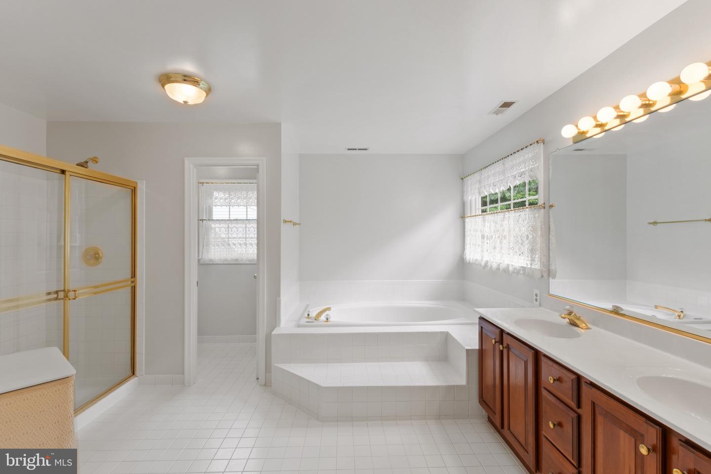13893 WALNEY PARK DR, CHANTILLY, Virginia 20151, 4 Bedrooms Bedrooms, ,4 BathroomsBathrooms,Residential,For sale,13893 WALNEY PARK DR,VAFX2245858 MLS # VAFX2245858