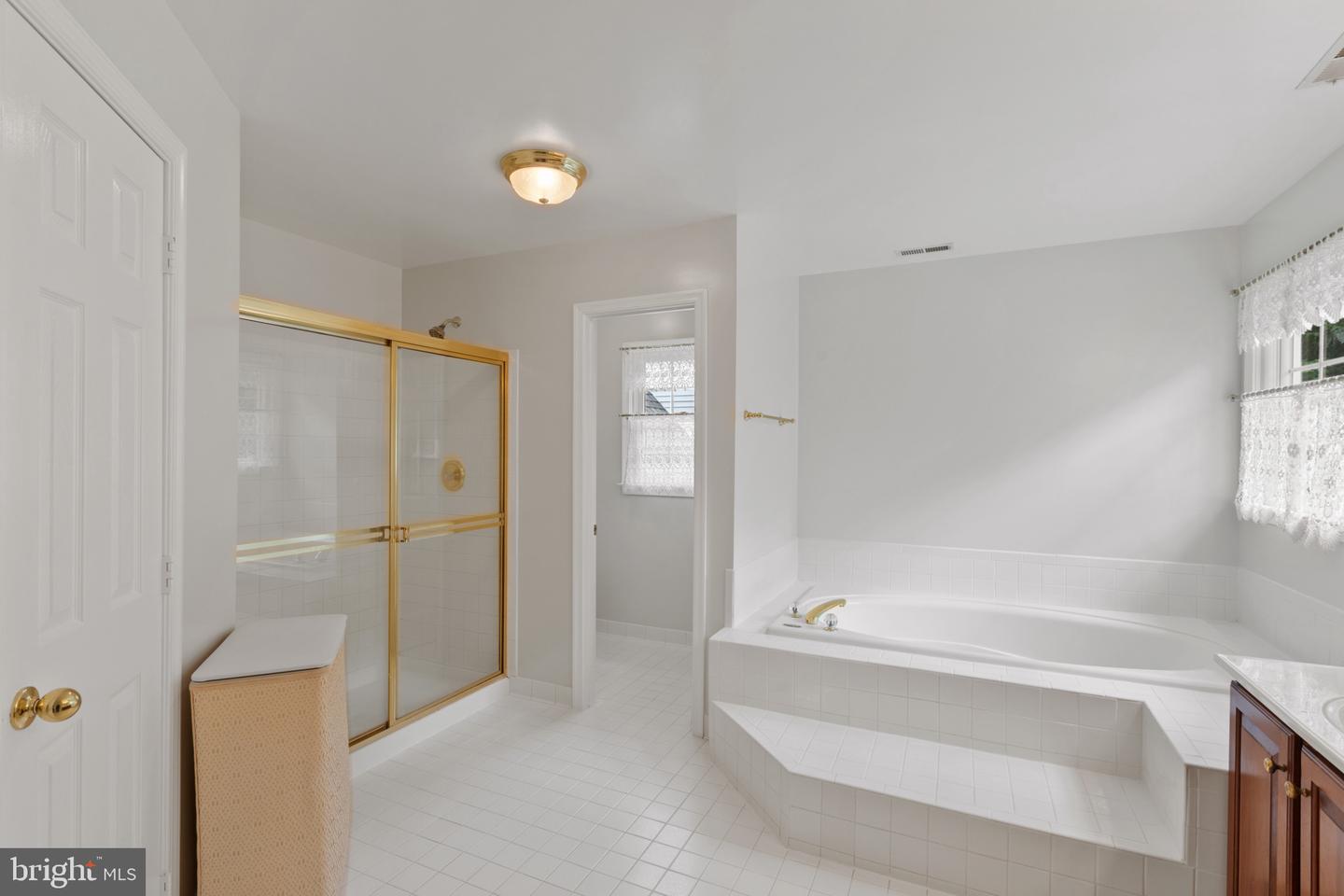 13893 WALNEY PARK DR, CHANTILLY, Virginia 20151, 4 Bedrooms Bedrooms, ,4 BathroomsBathrooms,Residential,For sale,13893 WALNEY PARK DR,VAFX2245858 MLS # VAFX2245858