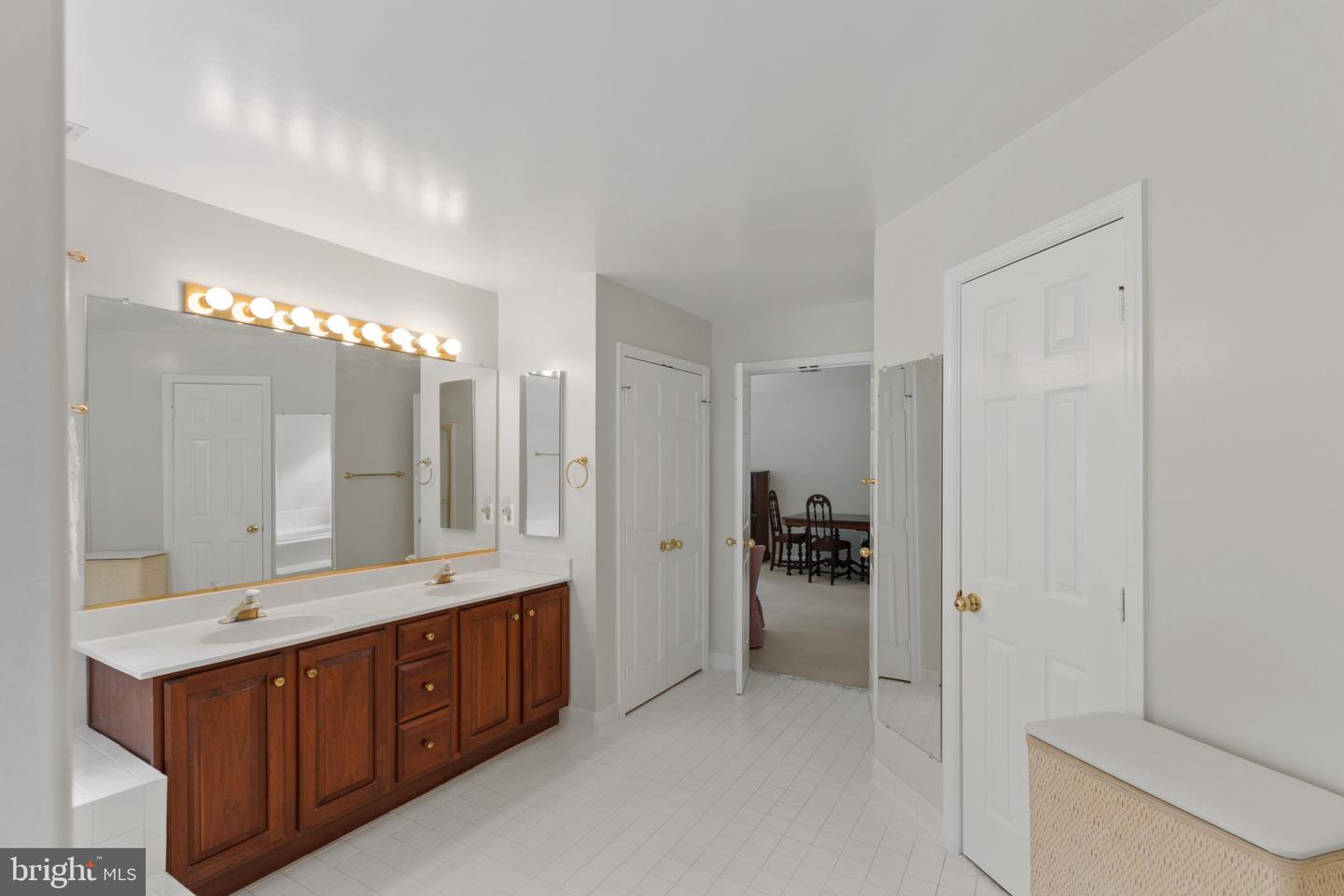 13893 WALNEY PARK DR, CHANTILLY, Virginia 20151, 4 Bedrooms Bedrooms, ,4 BathroomsBathrooms,Residential,For sale,13893 WALNEY PARK DR,VAFX2245858 MLS # VAFX2245858